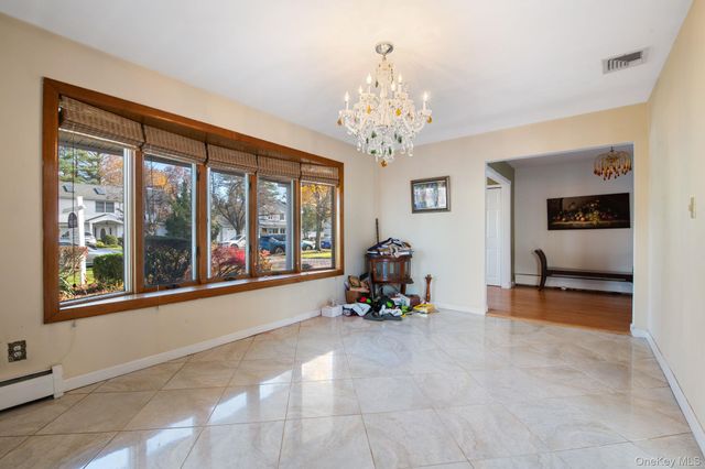 89 Nottingham Road, Manhasset Hills, NY 11040