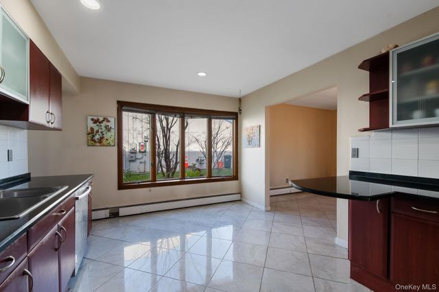 89 Nottingham Road, Manhasset Hills, NY 11040