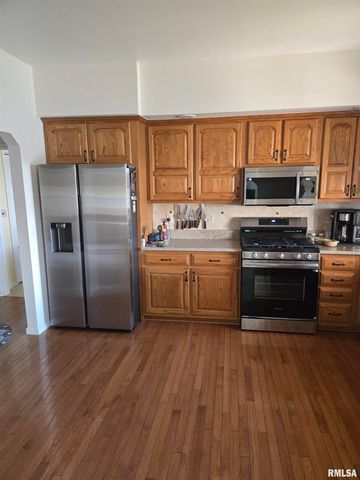 2419 EASTWOOD Drive, Taylorville, IL 62568