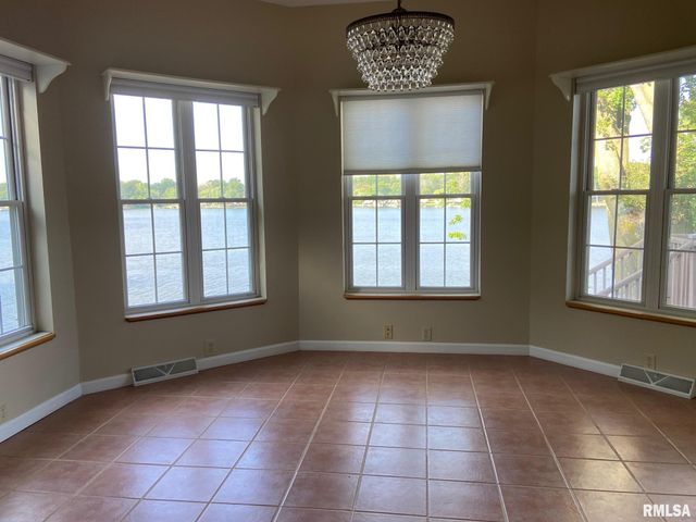 2419 EASTWOOD Drive, Taylorville, IL 62568