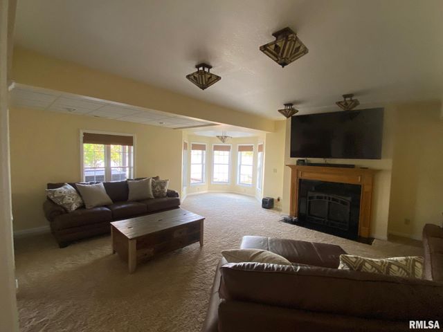 2419 EASTWOOD Drive, Taylorville, IL 62568