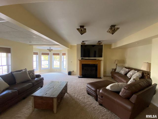 2419 EASTWOOD Drive, Taylorville, IL 62568