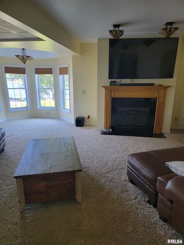 2419 EASTWOOD Drive, Taylorville, IL 62568