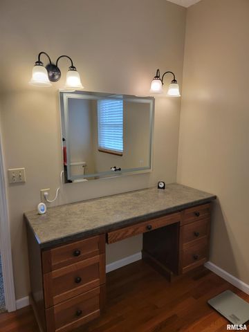 2419 EASTWOOD Drive, Taylorville, IL 62568