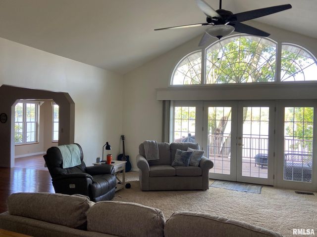 2419 EASTWOOD Drive, Taylorville, IL 62568