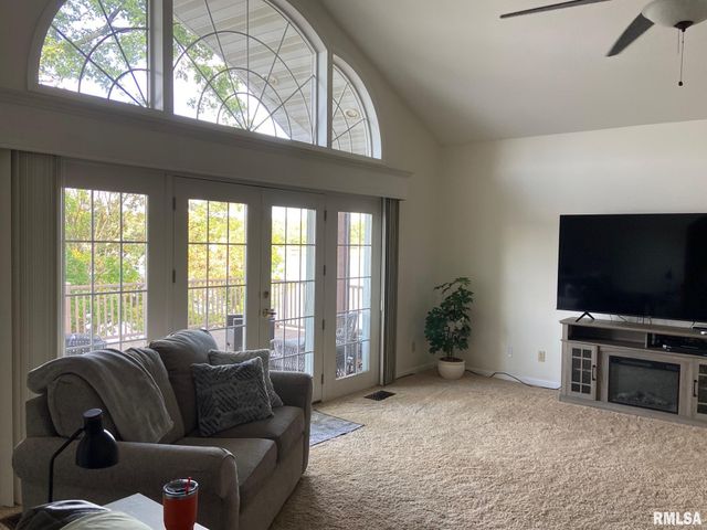 2419 EASTWOOD Drive, Taylorville, IL 62568