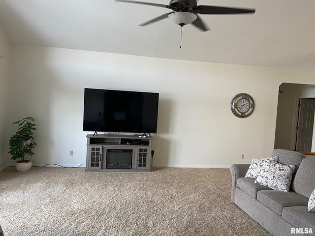 2419 EASTWOOD Drive, Taylorville, IL 62568