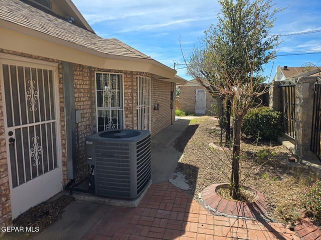 2504 MEMPHIS Avenue, El Paso, TX 79930