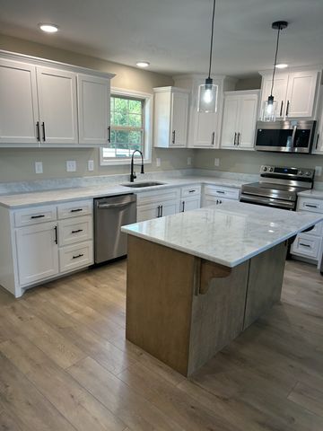 6518 Carter Rd, Westmoreland, TN 37186