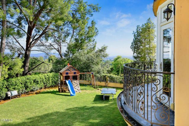 574 Camillo Road, Sierra Madre, CA 91024