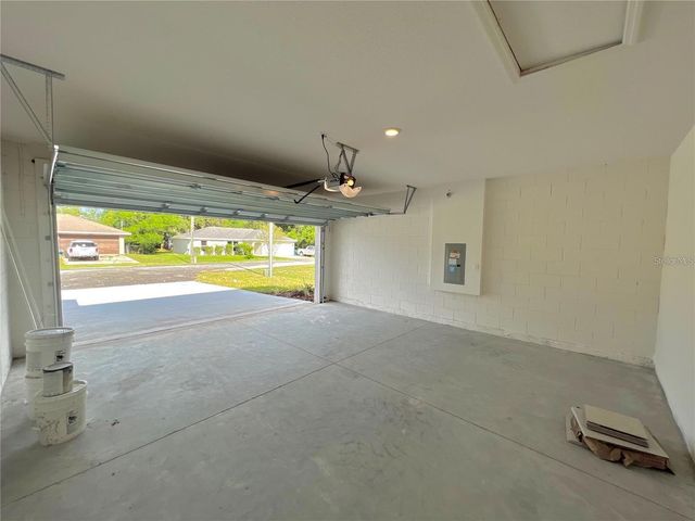 560 WALNUT AVENUE, Orange City, FL 32763