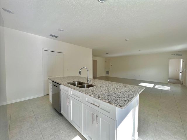 560 WALNUT AVENUE, Orange City, FL 32763