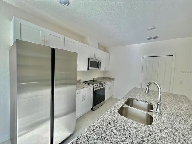 560 WALNUT AVENUE, Orange City, FL 32763