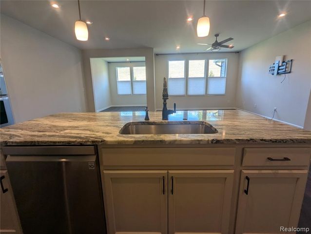 4709 Broomfield Way 8, Lake Orion, MI 48359