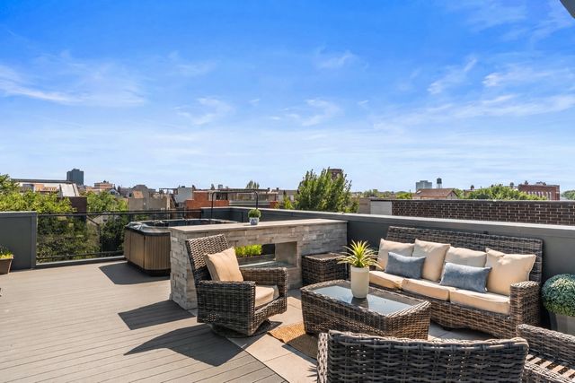 1620 W Pierce Avenue, Chicago, IL 60622