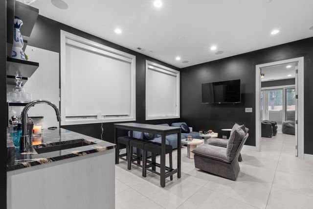 1620 W Pierce Avenue, Chicago, IL 60622