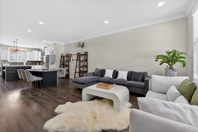 8002 Townes Way, St Louis, MO 63117
