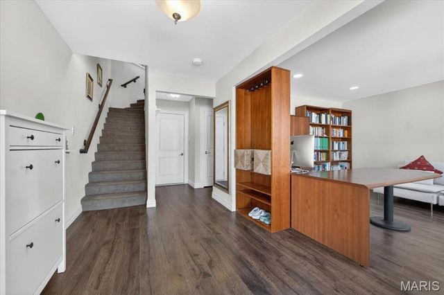 8002 Townes Way, St Louis, MO 63117