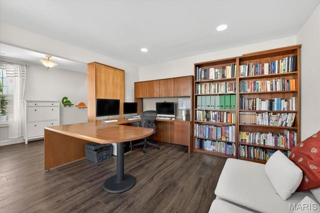 8002 Townes Way, St Louis, MO 63117