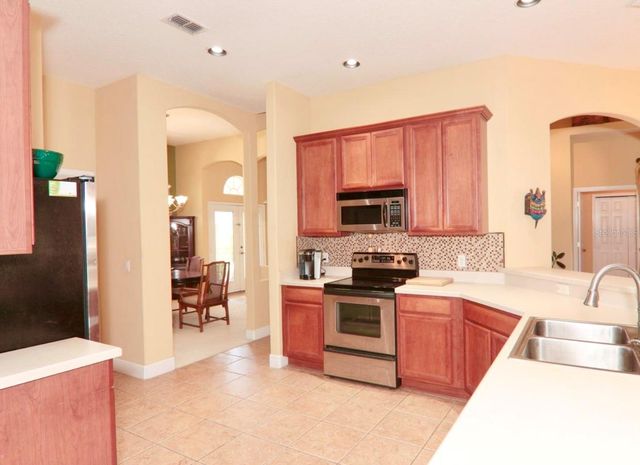 646 CEDAR FOREST CIRCLE, Orlando, FL 32828