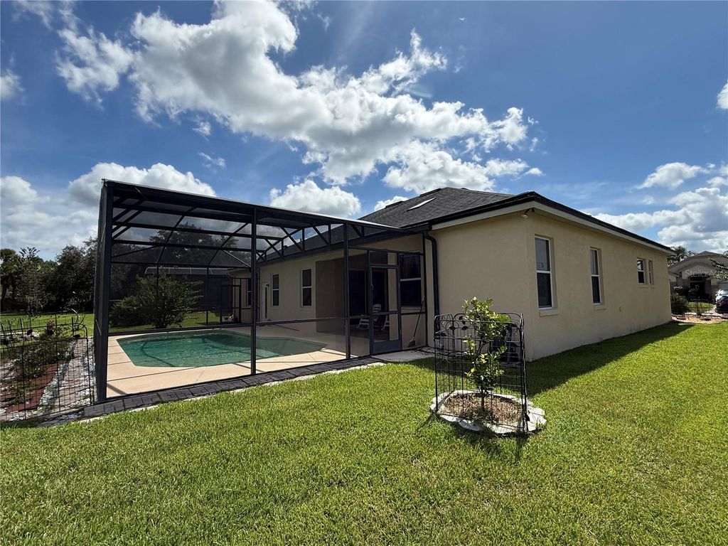 Image 3 of property listing at 646 CEDAR FOREST CIRCLE, Orlando, FL 32828