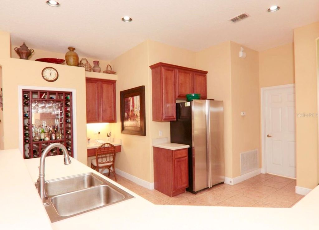 Image 21 of property listing at 646 CEDAR FOREST CIRCLE, Orlando, FL 32828