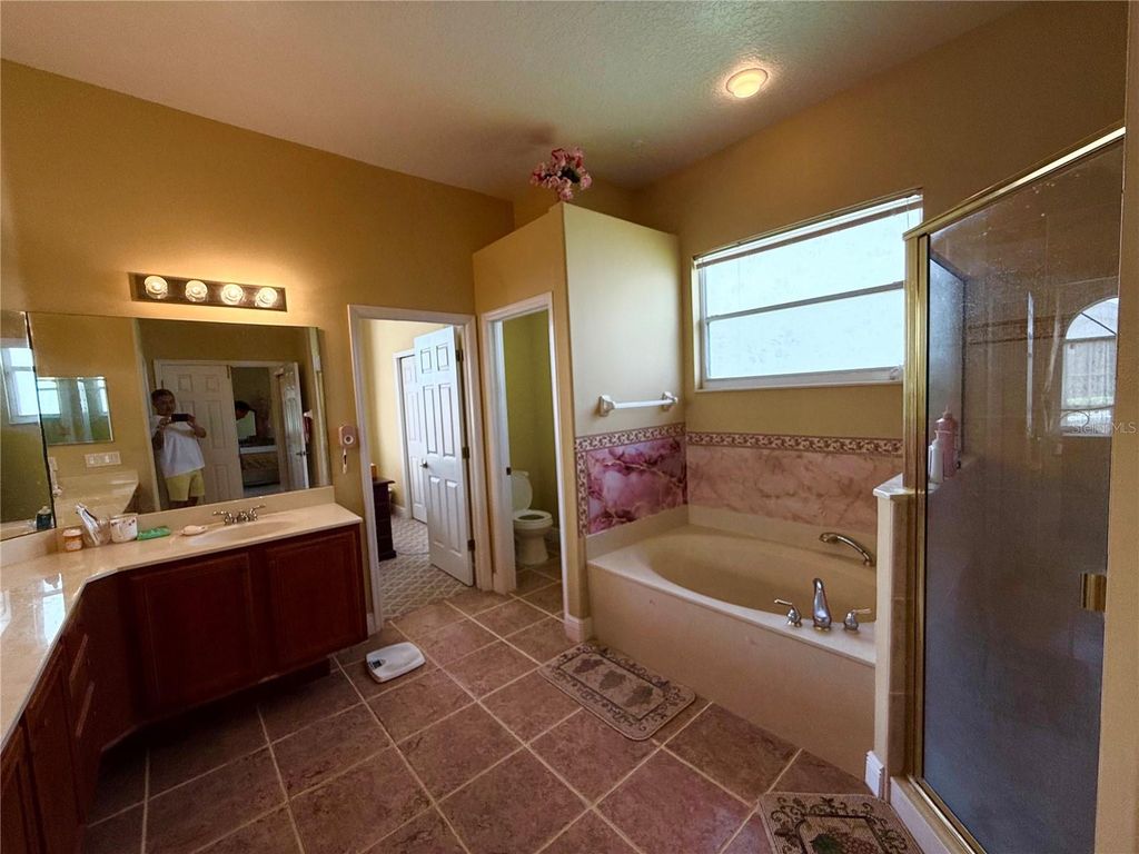Image 8 of property listing at 646 CEDAR FOREST CIRCLE, Orlando, FL 32828