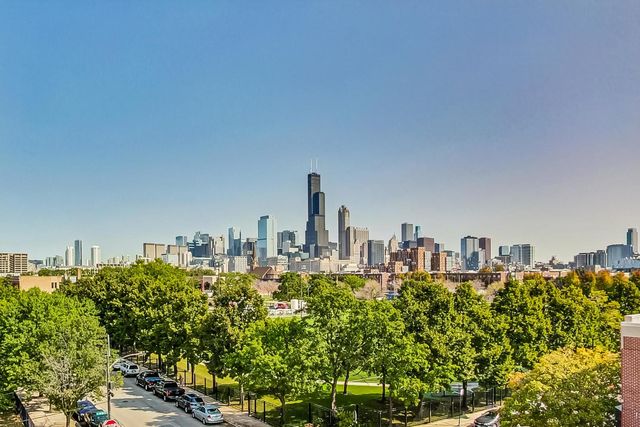 1000 W 15th Street 116, Chicago, IL 60608