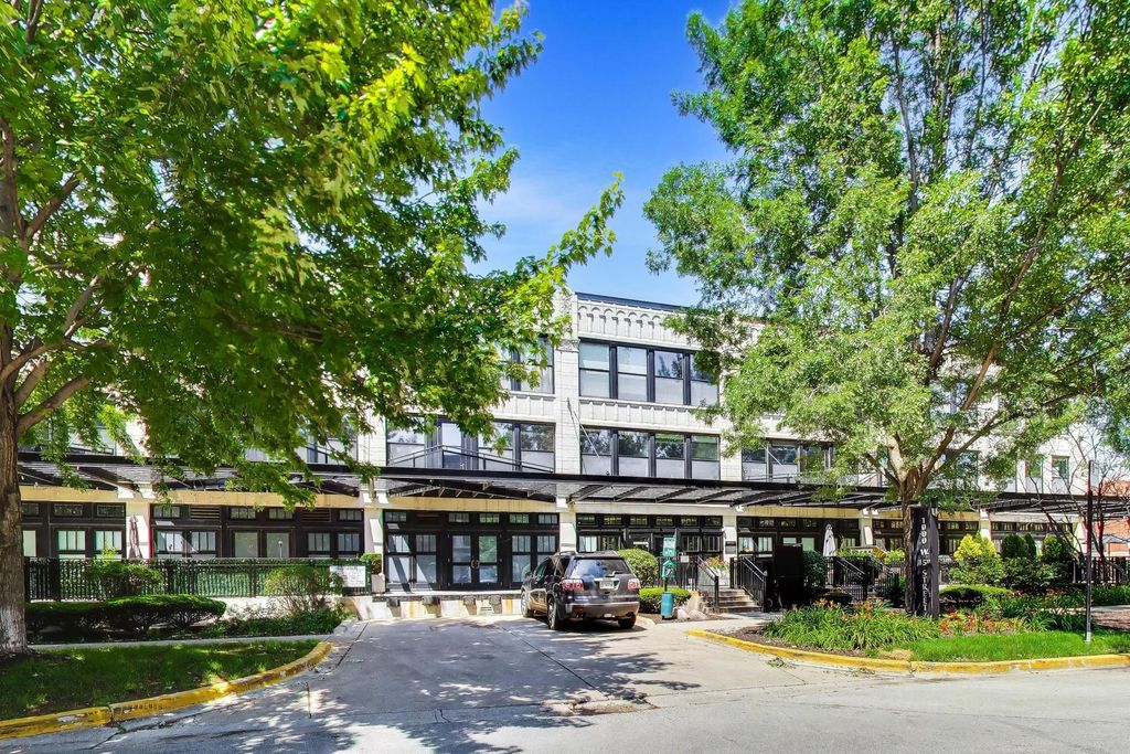 1000 W 15th Street 116, Chicago, IL 60608