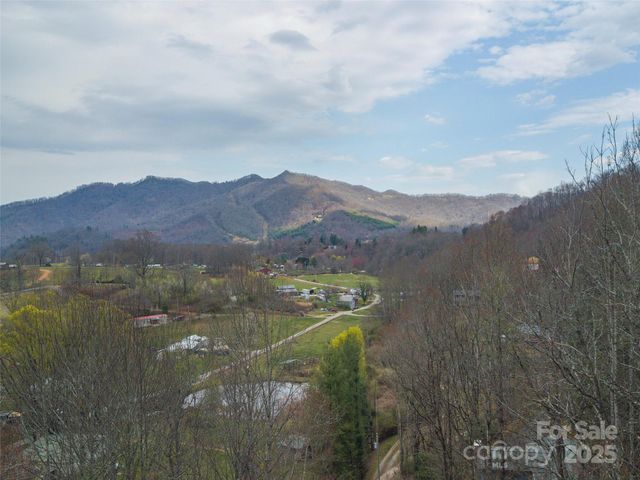 99999 Molasses Way 18, Waynesville, NC 28785