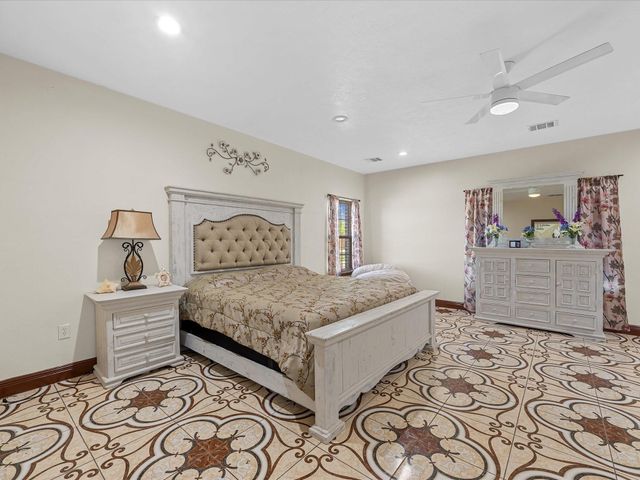 886 Zilss Road, La Grange, TX 78945