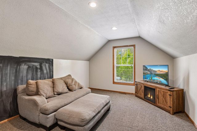 7115 County Road 10, Chaska, MN 55318