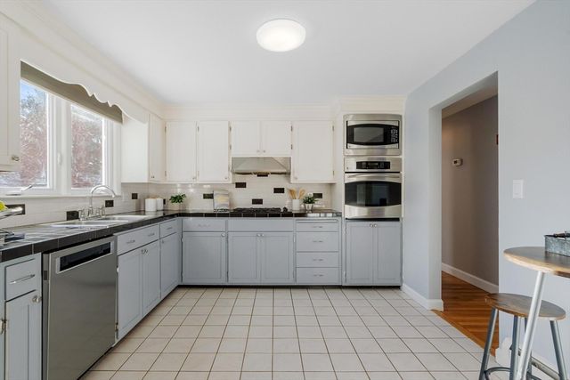 59 Nancy Ave, Peabody, MA 01960