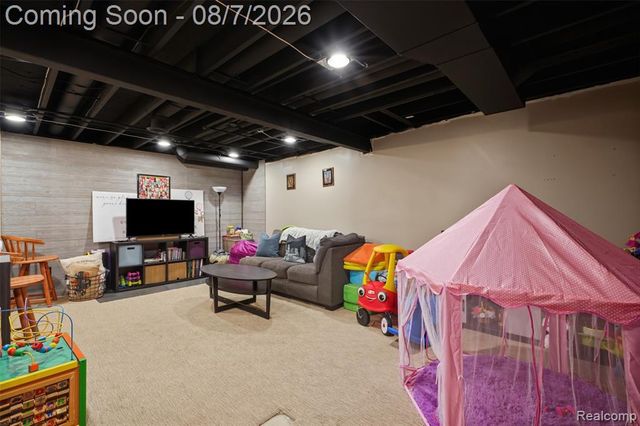 1124 Somerville Drive, Oxford, MI 48371