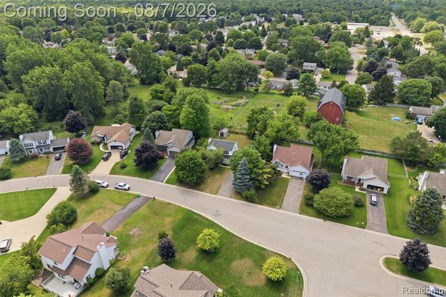 1124 Somerville Drive, Oxford, MI 48371
