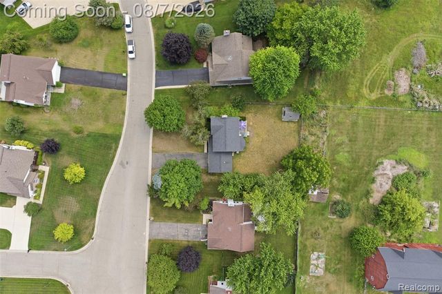 1124 Somerville Drive, Oxford, MI 48371