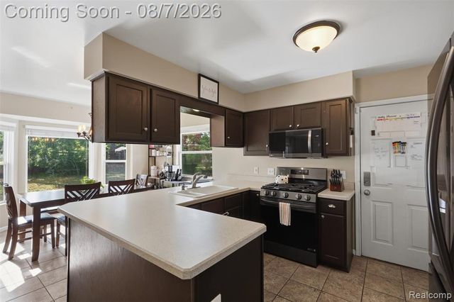 1124 Somerville Drive, Oxford, MI 48371