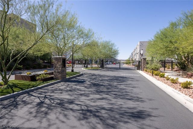 8040 Carpenter Creek Avenue, Las Vegas, NV 89113