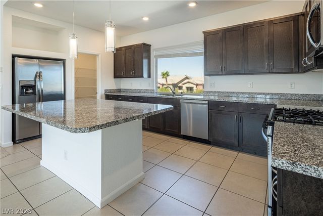 8040 Carpenter Creek Avenue, Las Vegas, NV 89113