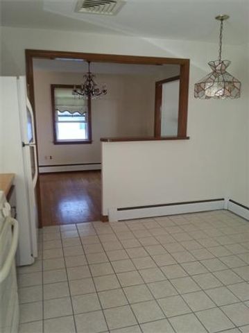 18 Kingsland Road Single, Boston, MA 02132