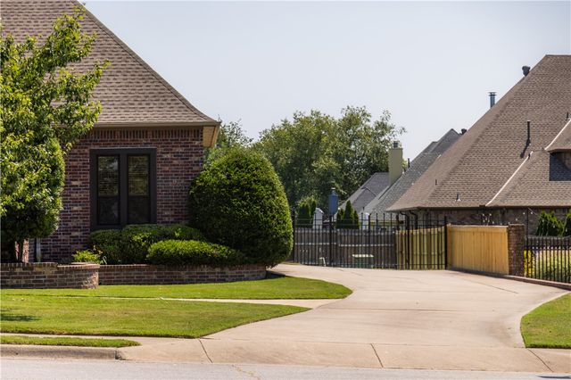 3291 Willow Bend Circle, Springdale, AR 72762