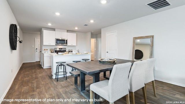 16052 Mahogany Way, Elmendorf, TX 78112