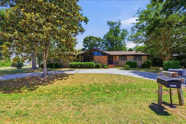 1622 25th Ave. N, North Myrtle Beach, SC 29582