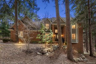 1009 Tall Pines Trail, Highland Charter Township, MI 48356