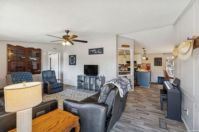 4646 Eichman, Von Ormy, TX 78073