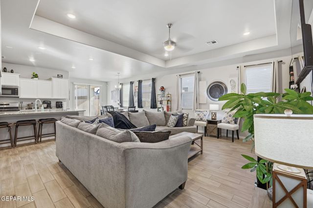 1052 Summer Breeze Place, El Paso, TX 79928