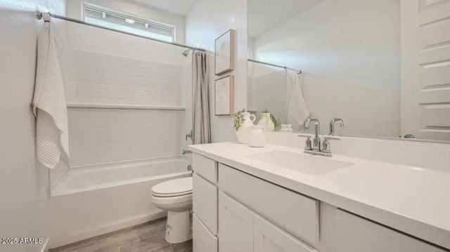 16706 W BUCKSKIN Trail, Surprise, AZ 85387