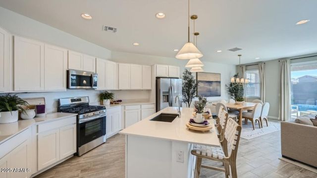 16706 W BUCKSKIN Trail, Surprise, AZ 85387