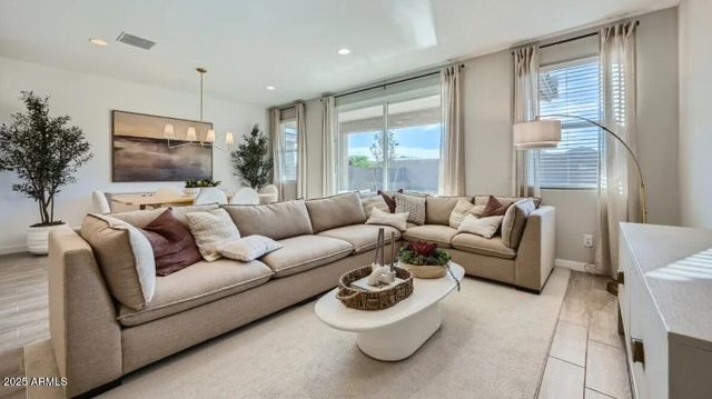 16706 W BUCKSKIN Trail, Surprise, AZ 85387