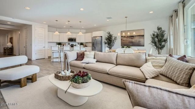 16706 W BUCKSKIN Trail, Surprise, AZ 85387